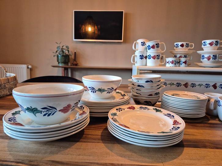 Boerenbond Servies - Compleet en Charmant!, Huis en Inrichting, Keuken | Servies, Gebruikt, Compleet servies, Boerenbont, Aardewerk