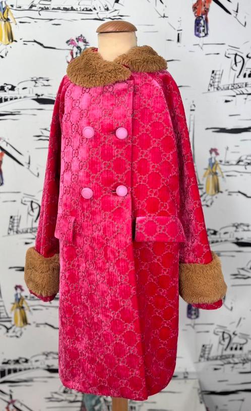 Gucci GG roze velvet mantel jas meisje maat 10, Kinderen en Baby's, Kinderkleding | Maat 140, Zo goed als nieuw, Meisje, Jas, Verzenden