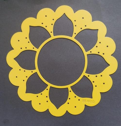 marianne design fancy folding stencil ff4410, Hobby en Vrije tijd, Kaarten | Zelf maken, Gebruikt, Pons of Mal, Overige thema's