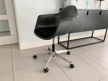 Vitra Eames pacc bureaustoel beschikbaar voor biedingen