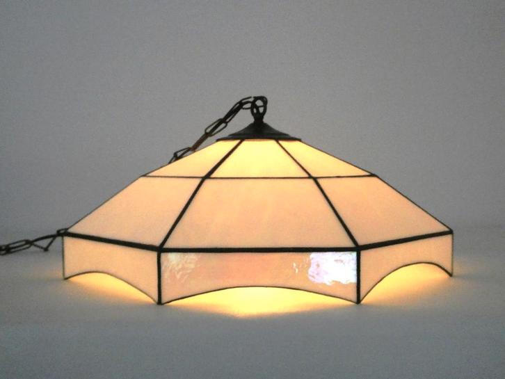 Grote hanglamp in tiffany stijl parelmoerglas lampenkap lamp, Antiek en Kunst, Antiek | Lampen, Ophalen of Verzenden