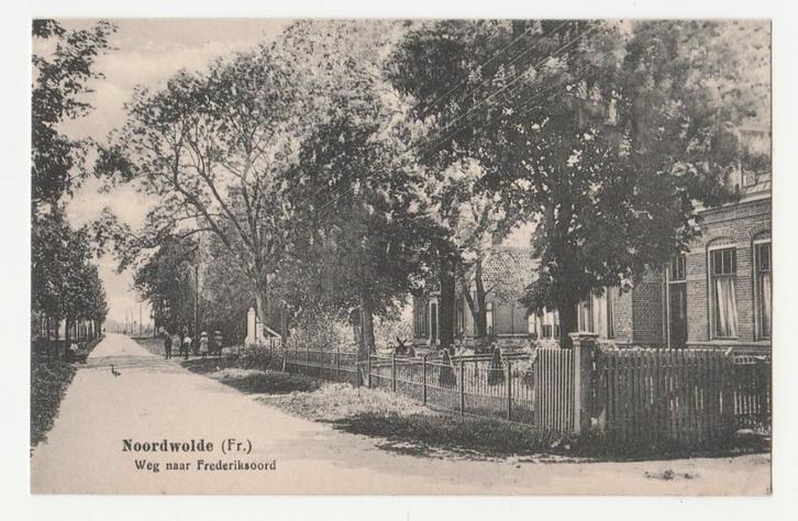 Noordwolde.  Weg naar Frederiksoord.  1925., Verzamelen, Ansichtkaarten | Nederland, Gelopen, Friesland, 1920 tot 1940, Verzenden