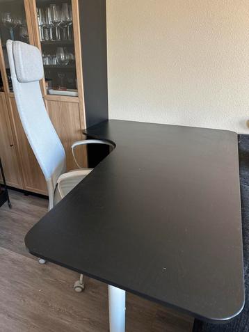 IKEA BEKANT BUREAU + IKEA MARKUS - Gebruikt