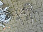 32 stalen dakgoot houders / beugels, Doe-het-zelf en Verbouw, IJzerwaren en Bevestigingsmiddelen, Ophalen of Verzenden, Gebruikt