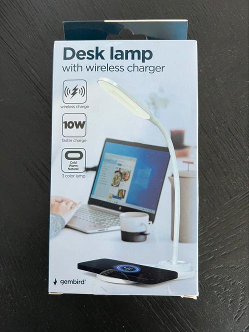 LED LAMP MET DRAADLOZE TELEFOON OPLADER 10W 3 KLEURSTANDEN, Telecommunicatie, Mobiele telefoons | Telefoon-opladers, Zo goed als nieuw