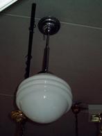 Hanglamp Vaste messing stang met witte bol melkglas, Huis en Inrichting, Lampen | Hanglampen, Minder dan 50 cm, Glas, Zo goed als nieuw