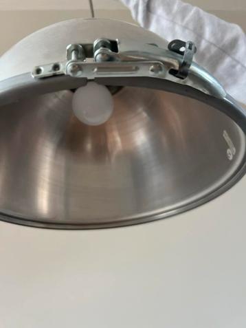 Originele industrielamp zilverkleurig beschikbaar voor biedingen