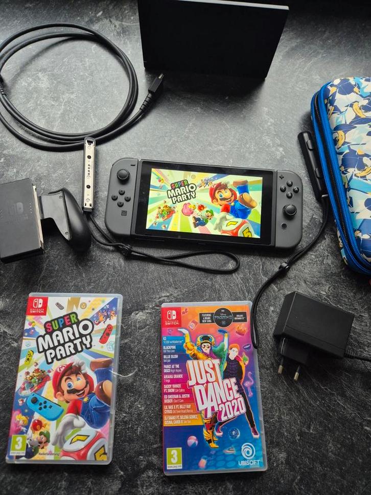 Nette Nintendo switch familie set met  games Mario party, Spelcomputers en Games, Spelcomputers | Nintendo Switch, Zo goed als nieuw
