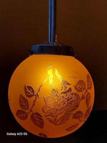Art Deco hanglamp glazen bol gesigneerd Franse Deveau beschikbaar voor biedingen