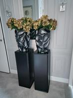 Set pilaren zuilen sokkel met grote vazen vaas bloemenpotten, Ophalen, Zo goed als nieuw