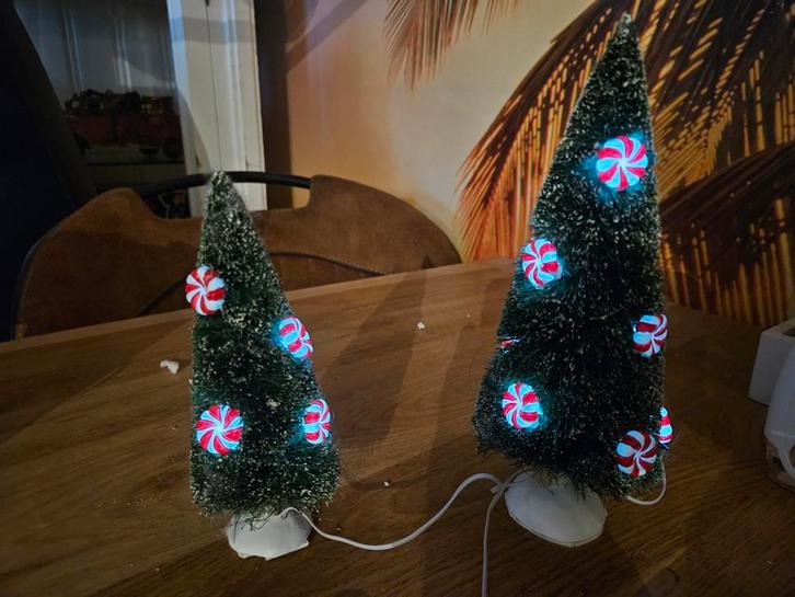 Typisch Hollands Kerstdorp verlichte kerstbomen, Diversen, Kerst, Nieuw, Ophalen