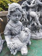 Meisje met boek, Ophalen of Verzenden, Nieuw, Beton, Mensenbeeld