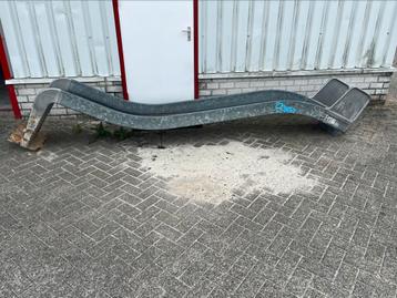 Glijbaan beschikbaar voor biedingen