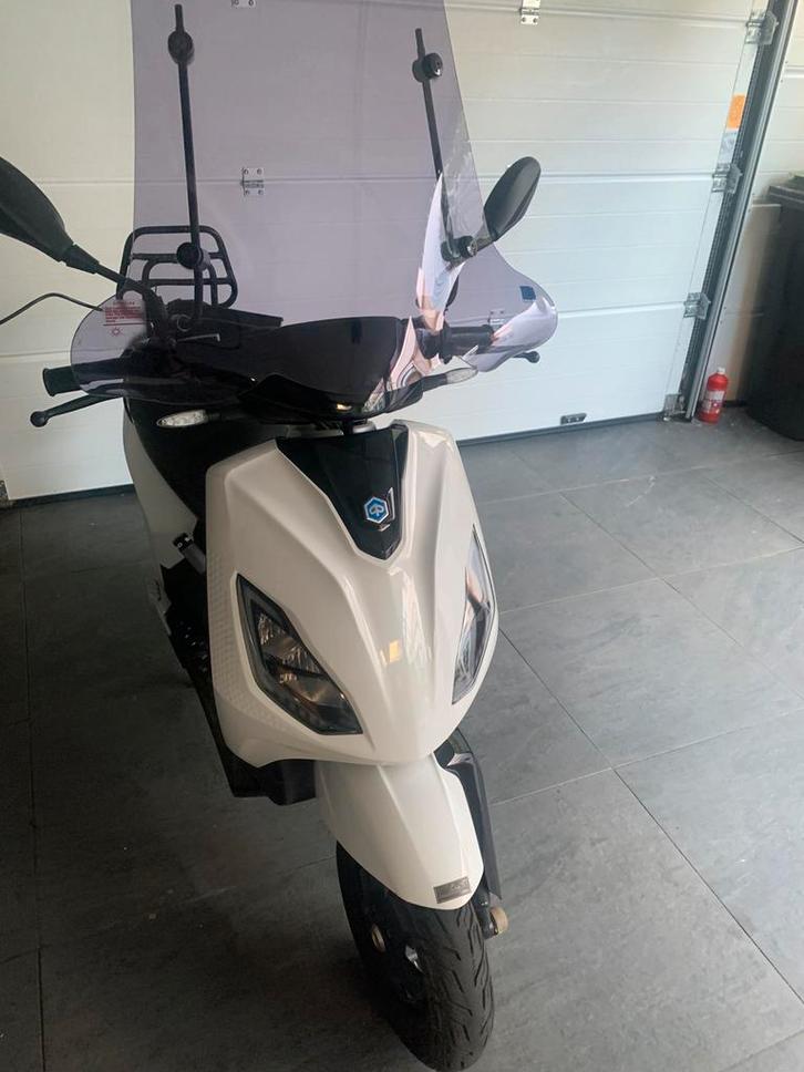 Piaggio  one eletriesche en yadea lopen niet accu stuk, Fietsen en Brommers, Snorfietsen en Snorscooters, Piaggio, Benzine, Ophalen of Verzenden