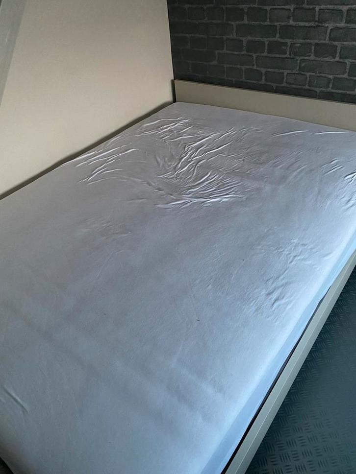 VIHALS Bedframe, wit/Luröy, 140x200 cm, Huis en Inrichting, Slaapkamer | Bedden, Zo goed als nieuw, Tweepersoons, 140 cm, 200 cm