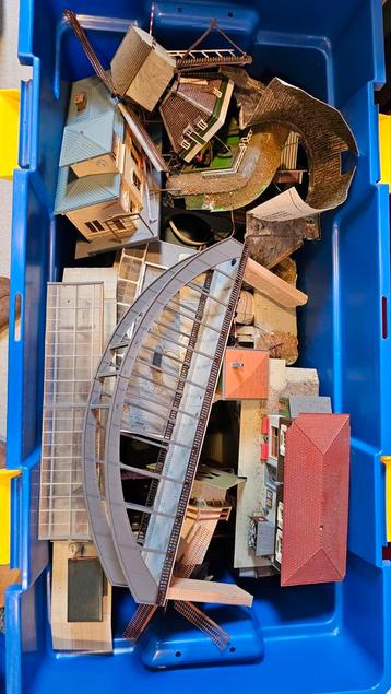 HO Bouwpakketten, Huisjes, Bruggen, Molens, kerkjes beschikbaar voor biedingen