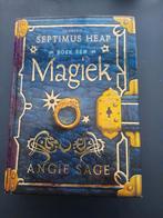 Angie Sage - Magiek, Boeken, Angie Sage, Ophalen of Verzenden, Zo goed als nieuw