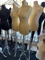 paspop buste op zilveren 3 poot / etalagepop etalagefiguur, ., Ophalen of Verzenden, ., Gedragen