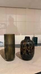 Twee vazen, Huis en Inrichting, Woonaccessoires | Vazen, Ophalen, 50 tot 75 cm, Zwart, Glas