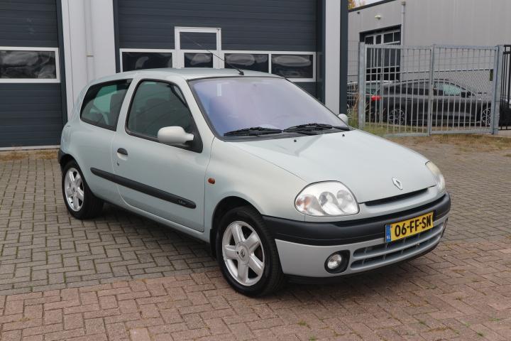 Renault Clio 1.4-16V Si (bj 2000), Auto's, Oldtimers, Bedrijf, Te koop, Airbags, Alarm, Centrale vergrendeling, Elektrische ramen