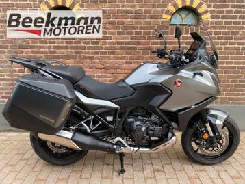 HONDA NT 1100 DCT (bj 2022)  Koffer/ NL / 1e Eig / 2.390KM!  beschikbaar voor biedingen