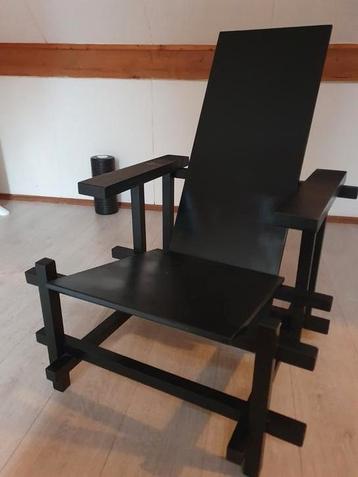 type rietveld stoel beschikbaar voor biedingen