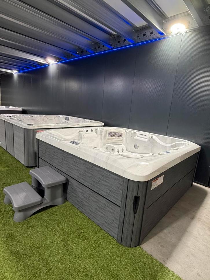 Nieuw showmodel Vogue Dynasty van €9495,- voor €7750,-, Tuin en Terras, Bubbelbaden en Hottubs, Nieuw, Filter, Verzenden