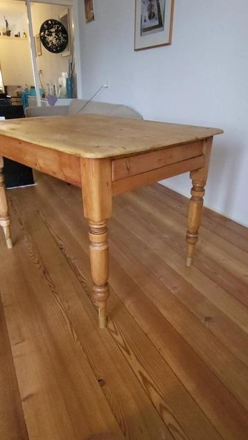 Antieke Franse tafel beschikbaar voor biedingen