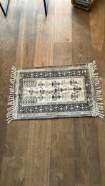 HK living Vloerkleedje  lengte 106 cm breedte 64 cm, Ophalen, Zo goed als nieuw, Beige, Rechthoekig