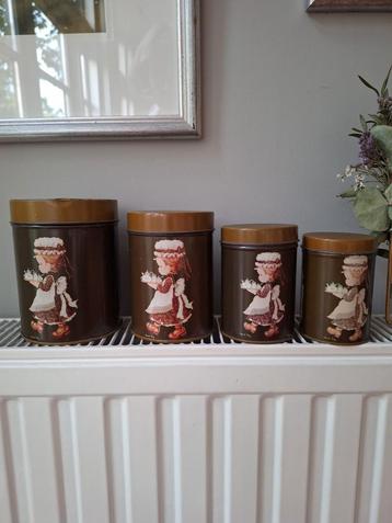Vintage set van 4 Sarah Kay Valentine nest blikken,  70's  beschikbaar voor biedingen