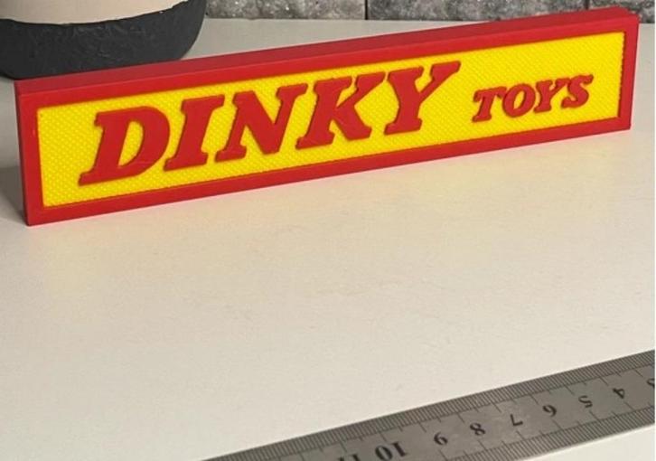 Dinky Toy bord  22x 4,5 x 1,3 cm, Hobby en Vrije tijd, Modelauto's | 1:43, Nieuw, Overige typen, Dinky Toys, Ophalen of Verzenden
