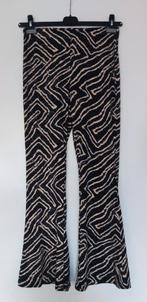 By Swan flared stretch broek met print maat L, Maat 38/40 (M), Zwart, Ophalen of Verzenden, Zo goed als nieuw