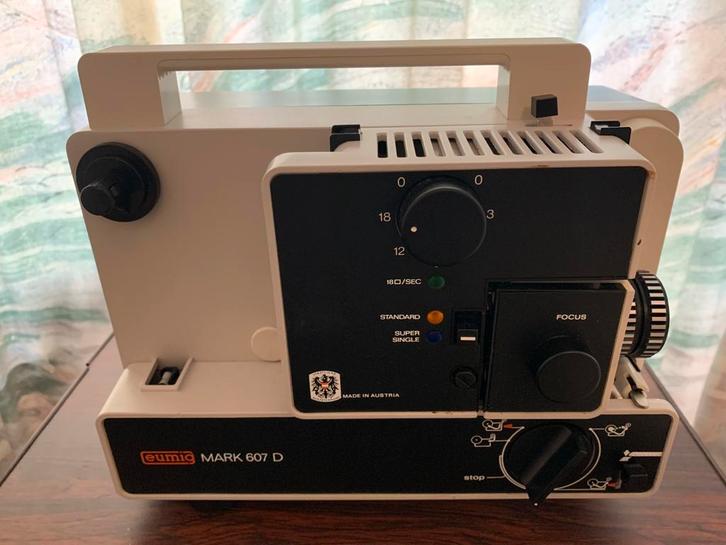 8mm jaren 70 set; Eumig camera, projector en Olympic scherm, Verzamelen, Fotografica en Filmapparatuur, Projector, 1960 tot 1980