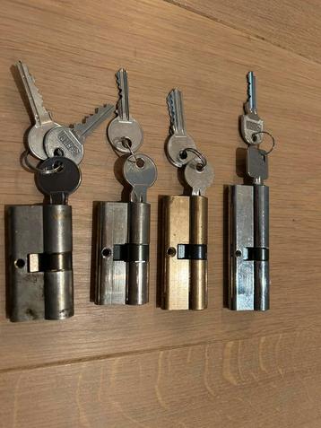 Sloten cilinderslot - 4 stuks beschikbaar voor biedingen