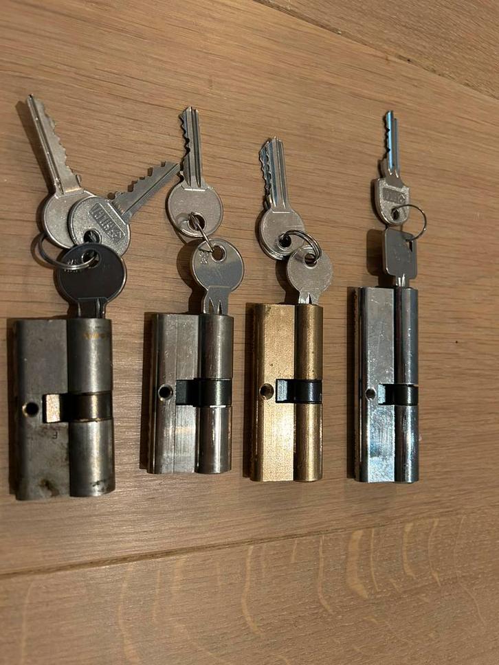 Sloten cilinderslot - 4 stuks, Doe-het-zelf en Verbouw, Hang- en Sluitwerk, Slot, Ophalen of Verzenden
