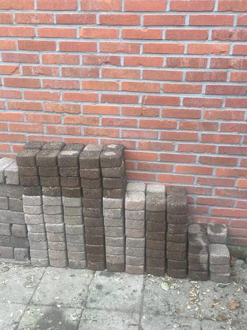 Klinkers gratis af te halen beschikbaar voor biedingen