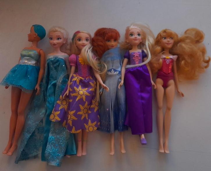 Lot van 6 Disney Barbie Poppen, Kinderen en Baby's, Speelgoed | Poppen, Gebruikt, Barbie, Ophalen of Verzenden