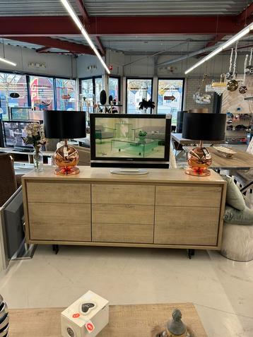 TV Meubel+ eettafel+ 4 stoelen+ salontafel VOOR MAAR €1650‼️ beschikbaar voor biedingen