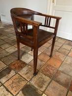 oude houten stoel met lederen bekleding, Huis en Inrichting, Stoelen, Ophalen, Gebruikt, Kan bij modern en klassiek, Bruin