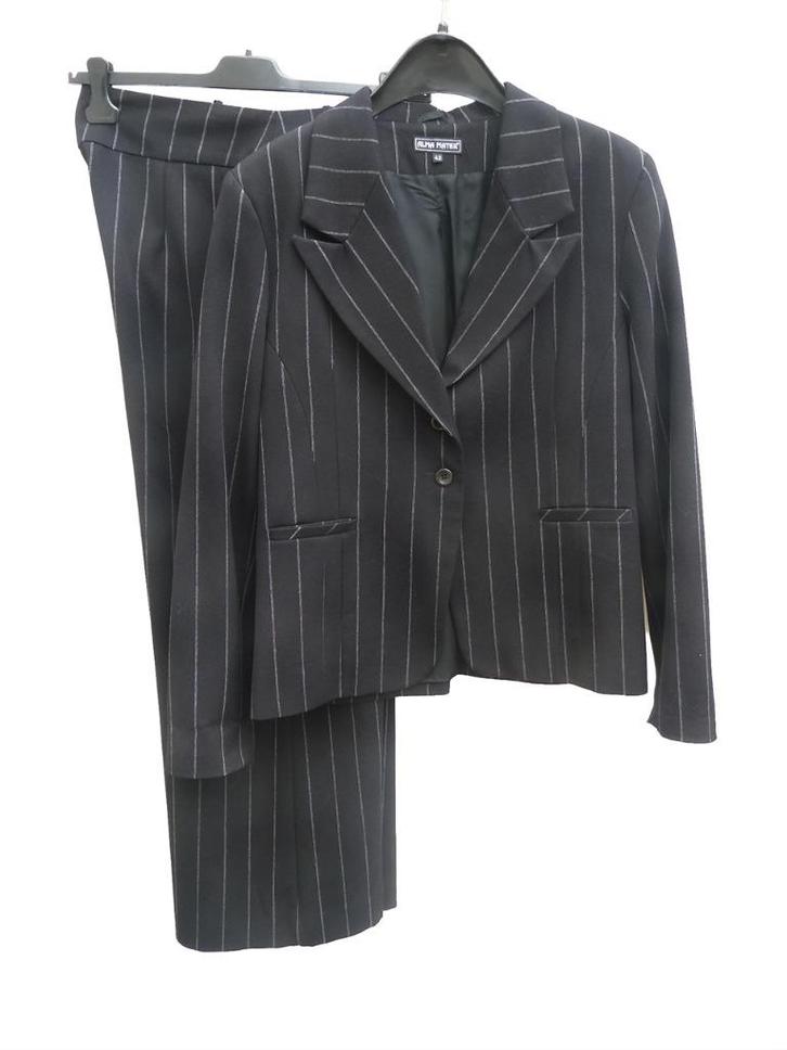 Alma Mater: zwart dameskostuum krijtstreep (broek + blazer), Kleding | Dames, Jasjes, Kostuums en Pakken, Zo goed als nieuw, Kostuum of Pak