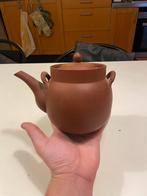 Yixing theepot met stempel en theehouder, Antiek en Kunst, Antiek | Keramiek en Aardewerk, Ophalen