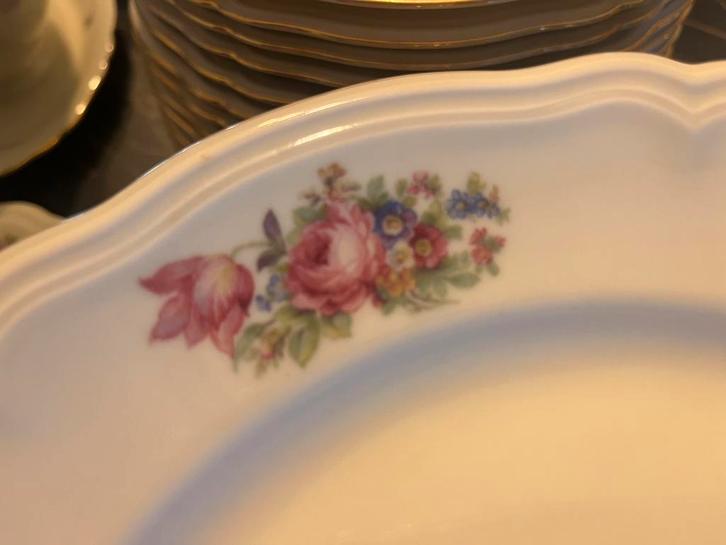 12 persoon Kahle servies met bloemen, Huis en Inrichting, Keuken | Servies, Zo goed als nieuw, Bord(en), Overige stijlen, Porselein