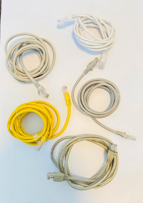 Netwerkkabels / UTP-kabels - €1 per stuk, Computers en Software, Pc- en Netwerkkabels, Zo goed als nieuw, Ophalen of Verzenden