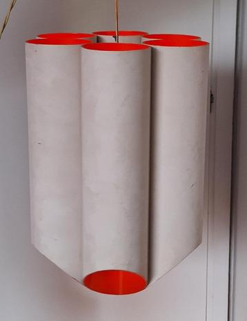 Hanglamp van pvc buizen jaren 70 oranje wit beschikbaar voor biedingen