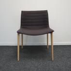 Arper Catifa 53 Design Stoelen | Bruin | Gestoffeerd | Stoel, Hout, Gebruikt, -, Ophalen of Verzenden