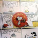 Snoopy Peanuts Comics "Let's Be Friends" 44MM Button Pin, Verzenden, Snoopy, Nieuw, Gebruiksvoorwerp