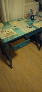 Kinderbureau massief eiken geschilderd, Huis en Inrichting, Bureaus, Ophalen, Zo goed als nieuw, Bureau