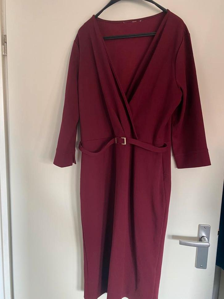 Lange elegante bordeaux kleurige jurk maat 38, Kleding | Dames, Jurken, Zo goed als nieuw, Maat 38/40 (M), Rood, Onder de knie
