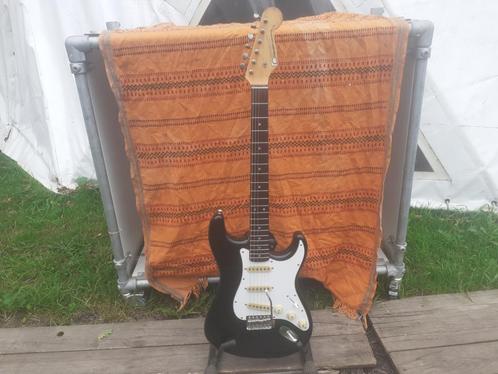 Fernandes Stone Logo Stratocaster 1979 Japan, Muziek en Instrumenten, Snaarinstrumenten | Gitaren | Elektrisch, Gebruikt, Solid body