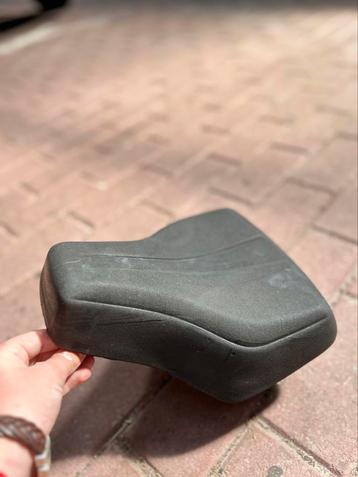 Tomos zadel beschikbaar voor biedingen